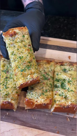 Truffle Butter Garlic Bread | Mr. Make It Happen