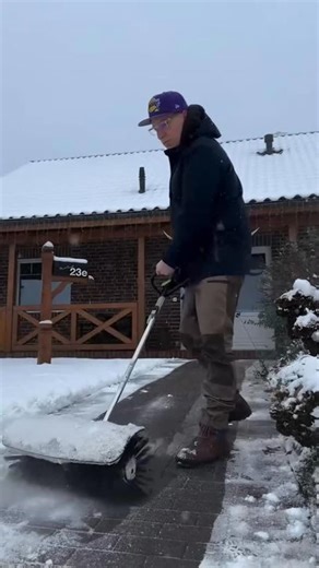 ❄️ #Snow clearing made easy the EGO BBA2100 bristle brush attachment makes light work of snow, dirt and debris when paired with the EGO multi-tool power head.⁣ ⁣ ✔️ 56 cm wide sweep clears paths fast⁣ ✔️ Tough nylon bristles for snow & debris⁣ ✔️ Debris pushed forward — cleaner, safer clearing⁣ ✔️ Tool-free attachment to the EGO multi-tool system⁣ ⁣ 👉 Follow @EgopowerplusEU⁣ ⁣ 📷@daimsgarden⁣ ⁣ Get more info >> https://egopowerplus.co.uk/products/multi-tool/BBA2100⁣ ⁣ #EGOPowerPlus #PowerBeyond