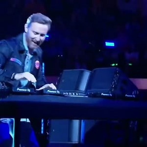 French DJ David Guetta performed an exciting set at Madison Square Garden to a crowd of 15k fans, for Game One of the first-round NBA playoff series between the Atlanta Hawks and, the New York Knicks. Rental Network Partner Boulevard/Carroll Entertainment Group Inc deployed the DJ set, which included three Kara’s on top of an SB18 on each side for this slam dunk #MonitorMonday! Video: David Guetta | L-Acoustics