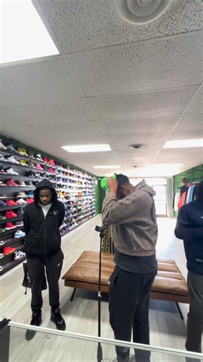 Zbron on Instagram: "What Are Your Top 3 Essentials???????? #DailyEssentials #LifeHacks #PersonalItems #Lifestyle"