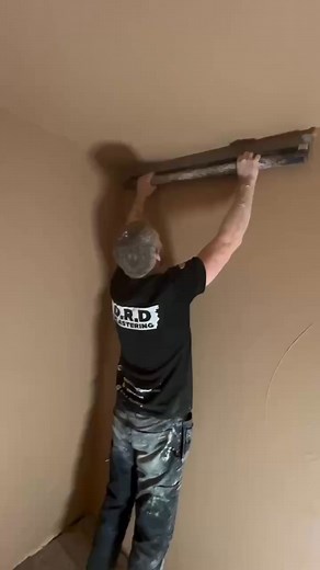 D.R.D Plastering showing how its done with the X-SKIM! X-SKIM Features: 🛠️ Tool-free interchangeable blades 🔨 TRUE EDGE for consistent finishes 🧲 Ergonomic Roll Grip handle for all-day comfort ⚙️ Durable stainless steel and lightweight plastic options Check them out: https://www.refina.co.uk/hand-tools/spatulas-knives/x-skim-interchangeable-015mm-plastic-roll-grip-spatulas.html#/167-sizes-20_510mm #plasterer #plasteringtools #plastering | REFINA