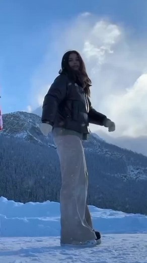 Audrey Lane's Smooth Skating Moves