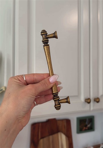 It's giving cozy cottage, country farmhouse vibes 🏠💖 Since we're renting, I chose cabinet hardware I love that I can take with me to our next home. And the peel and stick was such an easy way to brighten up this gray kitchen! The peel and stick and cabinet hardware is linked in my bio!✨ #houseprojects #renterfriendly #diy #kitchenupgrade #cottagecorestyle