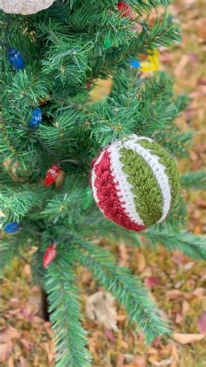 crochet Christmas bells ornament #crochet #crochetpatterns #diycrochet