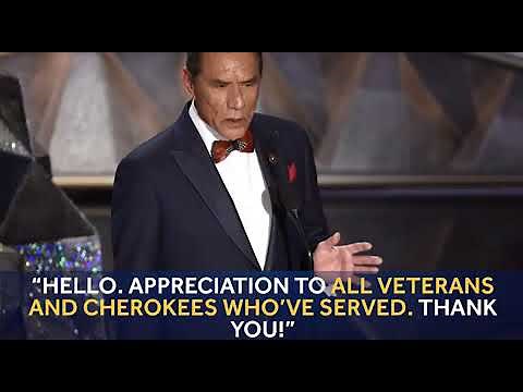 Oklahoma native Wes Studi thanks veterans in Cherokee language at the Oscars
