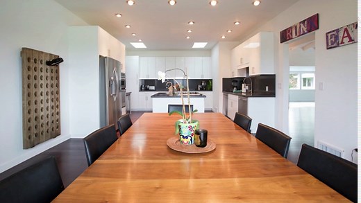 These 9 Creative Ways to Sell a House Are So Outlandish They Just Might Work