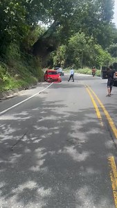Vía #medellín #Bogotá ruta 60 accidente en el km 93 Solo latas. #reporterosdelalineacolombia | Reporteros de la linea Colombia