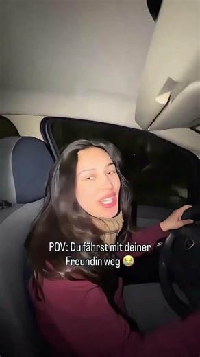 Ich versuche, meine Tasche unterzubringen, nachdem sie 47 Outfits eingepackt hat 😂