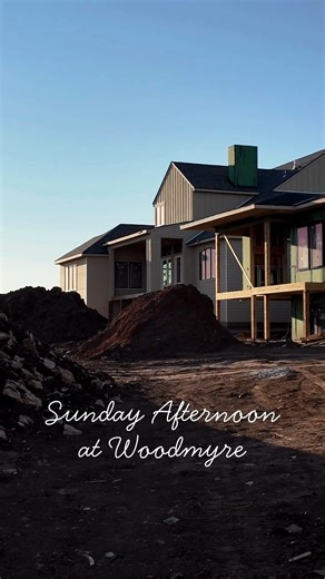 🌤️ 𝐀𝐧 𝐀𝐮𝐭𝐮𝐦𝐧 𝐀𝐟𝐭𝐞𝐫𝐧𝐨𝐨𝐧 𝐚𝐭 𝐖𝐨𝐨𝐝𝐦𝐲𝐫𝐞 🍁✨ There’s something extra magical about fall days out here—golden light, crisp air and, now and then, a familiar friend floating back into view. 🎈 This on-site video, filmed last Sunday, captures Woodmyre in its weekend element, complete with a surprise hot-air balloon cameo that feels like a nod to our first-ever drone shoot back in Summer 2024! ─── ❖ ─── 𝗧𝗮𝗸𝗲 𝗮 𝗱𝗿𝗶𝘃𝗲 𝗼𝘃𝗲𝗿 𝘁𝗼 𝟭𝟴𝟭𝘀𝘁 & 𝗤𝘂𝗶𝘃𝗶𝗿𝗮 and explor