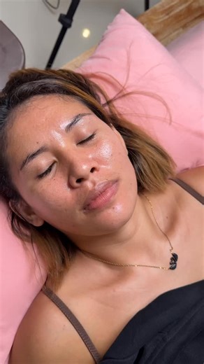 Arni Wolla on Instagram: "Sayang diri sendiri dengan mempercantik diri 🤗🤗info home service @luxelasheshomeservice (info Wa 👉🏼‪+62 853‑5897‑6464‬))yuk cantik bareng 👐🏻❤️🥰"