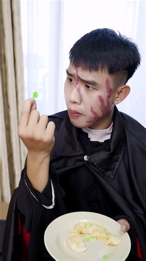 Đừng Thấy Cái Gì Ăn Được Cũng Ăn Nhé! 🍴😅 | Don’t Eat Everything You See! 🍴😅 #shorts