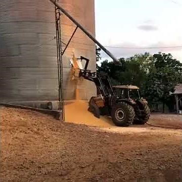 Grain Storage Silo Develops Hole and Collapses on Heavy Duty Vehicle - 1095580-2