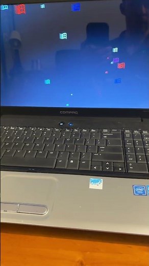 Flying Windows screensaver on Windows 10 22H2 in 2026