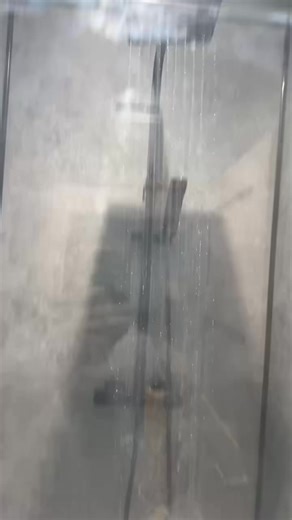 🚿 Before or After work shower? As we start returning to our usual work routine we thought it would be a fantastic time to remind people of our 3 piping hot showers. These are floor to ceiling in height and not the usual style cubicles. Some have even said they’re better than “posh hotel” showers but we will leave that to you to decide. Grab one after your session before work, or before going home after a long day at work.. whatever suits you the best. Once we’ve finally been able to hand the ke