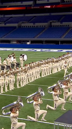 70K views · 7.8K reactions | Jumping through the week like... 露 #BABYLON Santa Clara Vanguard #DCI 2018 World Champions 磊 @scvanguard  Program: 'Babylon'  : Drum Corps International #dci #marchingtrend #scv #finals #drumcorps #california #santaclara #band #instagram #viral #trend #art #gimnastic #jumping #amazing #performance | Marching Trend | Facebook