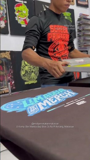 Cetak sablon manual screen T.77 #usahasablonkaos #screenprinting #sablonmanual #textileprinting