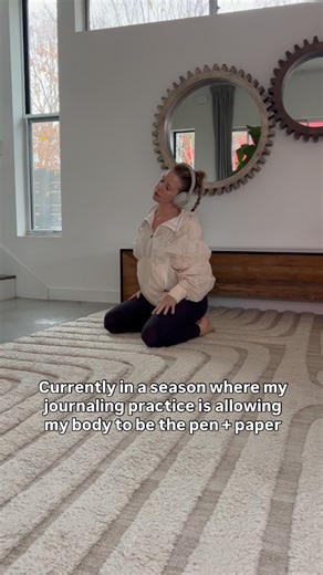 Nikki Norenberg Klaus on Instagram: "Expand Contract Circulate Repeat This practice no longer feels like an option, but more of a necessity Every time I enter into embodied movement, I am met with new clarity Like a busy snow globe that gets shaken up and finally settles… And all that’s left is a clear picture of what’s been there all along. Whether it’s Freeform and hitting shuffle on Spotify or following a guided moving meditation on @iamembodyed platform, my body always has so much more to sa