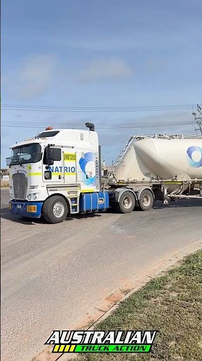 Kenworth K200 AB Triple road train turning!