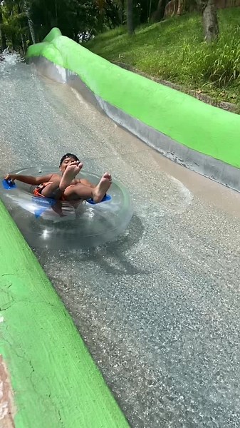 ¡Pura diversión en Agua Caliente! 😁🤘🏼💦☀️ #AguaCaliente #Fun #fyp #WaterPark #Gdl #VillaCorona #Tobogán