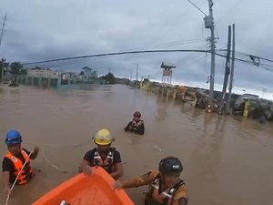 10K views · 218 reactions | ACTUAL FOOTAGE| Flood Rescue Operations conducted by Mandaue City Fire Station Personnel. #TyphoonTino #TinoPH #BraveBeros #TatakBFPMandaue #SerbisyongEpektibo #MadasigonAlangSaKaluwasanSaPubliko | BFP R7 Mandaue City Fire Station | Facebook