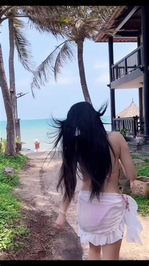 Trống Rỗng Giữa Đám Đông - Nỗi Lòng Tháng 4