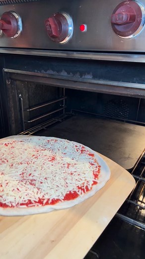 Plain Cheese made on my @bakingsteel pro👌link in bio with discount code theloveofpizza to use at checkout to save 🙌 Made with @petraflourusa and @grandecheesefoodservice 👌 #Pizza #homemade #newyork | Theloveofpizza by Rob