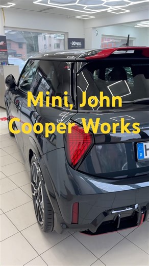 Mini, John Cooper Works. Der Neuwagen bekommt komplett Folierung mit Lackschutzfolie von Xpel.