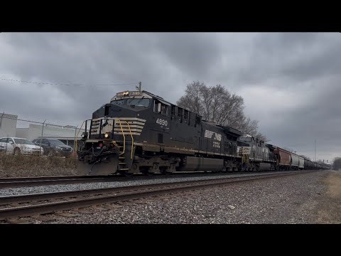 9hr late NS 310 with a friendly crew at CP379 in Kendallville Indiana