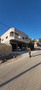 #بيت مستقل مع العفش مع 3 محلات على الشارع أسفلت زفته بسعر 85 الف دينار كاش فقط مساحة البيت من 150 إلى 160 متر العنوان صوريف واد اسرى او واد عاشور للتواصل مع المالك مباشره 0595782249 السعر من الاخر الرجاء عدم الاحراج | الأستاذ محمد أبو صبيح