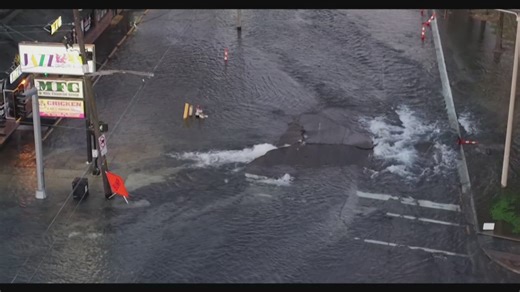 Water main break floods streets in New Orleans