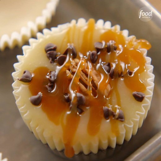 702K views · 5.7K reactions | These Mini Cheesecakes taste as good as they look! And they're super portable  Watch new episodes of The Pioneer Woman - Ree Drummond, every Saturday @ 10a|9c! Save the recipe: https://foodtv.com/2GduJ9u. | Food Network | Facebook