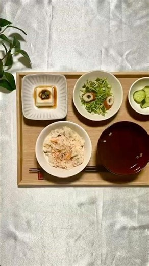 \\\\疲れた体にしみる//鮭としらすの炊き込みご飯🐟🤍