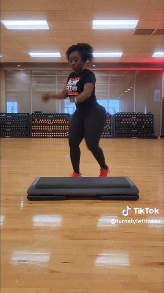 Step It Up choreography! #fitness #gymworkout #stepaerobics #stepdance #fitnessclasses #workout #groupexercise #weightloss #cardio #beyonce #fitnesspresenter #fitnessfreak #workout