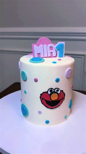 lil smash cake 🥹💗 #smashcake #smallbusiness #elmo #homemade #pinkbakery