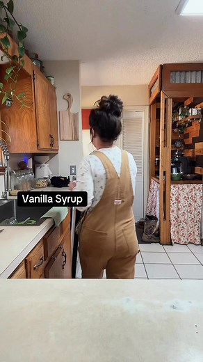 363K views · 5.2K reactions | Vanilla Syrup: -bring 1 cup water, 1/3 cup sugar, 2/3 cup brown sugar, 1 vanilla bean (optional), and a pinch of salt, to a simmer. Let simmer 5 min. Let cool and add vanilla. #truckerwife #truckerwifetip #wifey #homemade #food #oklahoma #homestead #coffee #coffeevlog #caramelsauce #vanillasyrup | Truckerwifeconfessions | Facebook
