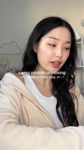 nina yu • 유소미 on Instagram: "@samo_ondoh unboxing 🤍 this is their new belt mondo bag and i love her"