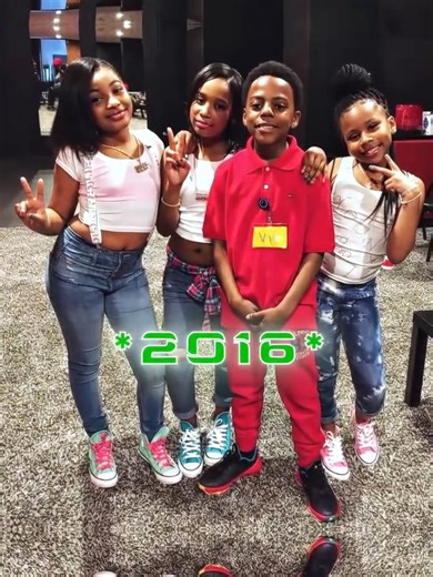 iShowSpeed recreates his old photo with childhood friends 📸💖