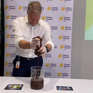 1K views · 16 reactions | Respiratory Physician Professor Fraser Brims getting his hands dirty to squeeze the 'tar' out of our smoker's 'lung'. Prof Brims works with people who have lung diseases every day. He told us that it is NEVER too late to benefit from quitting smoking. Check out out latest campaign, Sponge, at https://makesmokinghistory.tips/ | Make Smoking History WA | Facebook