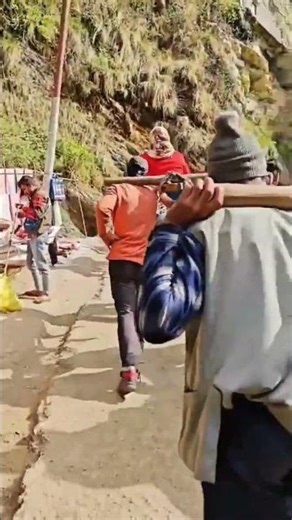 Paidal, Khachchar ya Palki? Yamunotri Trek best option!#yamunotri #shorts