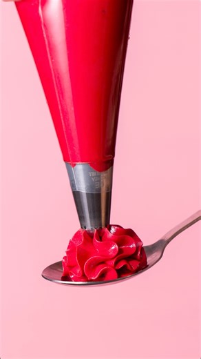 Bold red buttercream without breaking a sweat 😍🥀 Check out our all new Red Gloss Frost! | Colour Mill