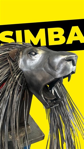BTP CFA Poitou-Charentes on Instagram: "Votez Simba 🦁 (lien en bio) ! 150 heures de travail à partir de photos 2D sans gabarit ni DAO* La tête, symbole de puissance et de noblesse, a été façonnée à la main à partir de tôle d'acier découpée, martelée et soudée. Les crocs et les yeux ont été forgés à chaud pour apporter réalisme et expression. La crinière, constituée de baguettes métalliques cintrées et soudées une à une, évoque le mouvement et la vie. Les finitions conservent les marques du trav