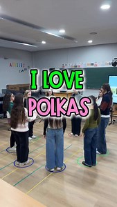 ✨ Polka sencilla para disfrutar en clase ✨ Hoy os compartimos una versión muy simple de esta danza. Es solo una propuesta, ¡pero se pueden crear muchísimas variaciones y adaptarla a la edad y nivel de tus estudiantes! 💃🕺 Si quieres ver el vídeo completo y que te envíe el enlace de la canción, solo tienes que dejar un comentario bonito en este reel… ¡y te lo mando volando! 🚀💛 #danza #recursosmusicales #pedagogiamusical #mjpedagogiamusical #musicteacher #musicaymovimiento | Mjpedagogiamusical