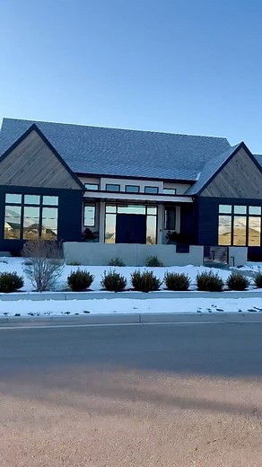 2.7K views · 41 reactions | Those windows 朗 朗 朗 . . . . Builder:...