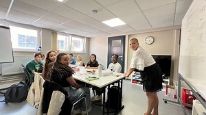 114 élèves n’ont pas l’école de leur choix à Bruxelles : des parents créent 'L’école des sans école' - RTBF Actus
