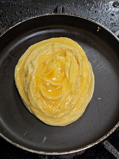 How to Make Smooth Creamy Scrambled Eggs