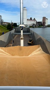 871K views · 590 reactions | The ship discharging process is so satisfying Partner: irisdijs IG: https://www.instagram.com/irisdijs/ TT: https://www.tiktok.com/@irisdijs | Science, Tech and Universe | Facebook