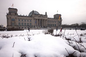 UK braced for heavy snow as cold weather snap in Europe persists
