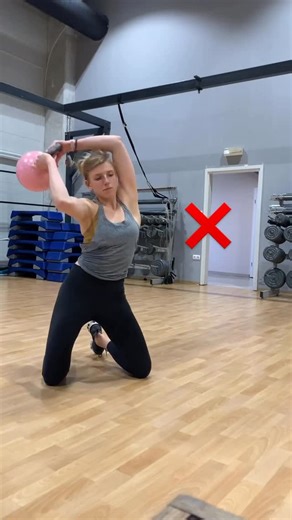 Coach Kat - Mobility, Strength & Low Back Pain on Instagram: "There’s no bad exercise. Only good or bad execution, and sometimes the wrong exercise for you. Kettlebell halos look simple, but HOW you do them matters. ✅Good execution keeps the focus on the shoulders. • Core braced, ribs down • Spine stacked, pelvis stable • Kettlebell moves, body stays still This creates real shoulder stability, scapular control, and rotator cuff engagement through a controlled range of motion. (that’s why halos w
