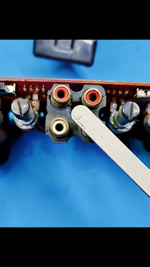 Giyan Circuit on Instagram: "how to trick RCA jacks with different legs #tips #tipsandtricks #RCA #caramplifier"