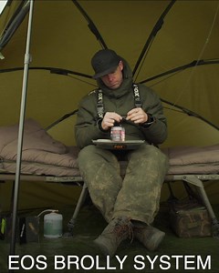 7.6K views · 88 reactions | Das EOS Brolly System mit seinem außerordentlich guten Preis-Leistungs-Verhältnis bietet Anglern ein komplettes Schirmzeltsystem zu einem besonders attraktiven Preis. Dies ist der ideale Wetterschutz für Jungangler, Einsteiger oder Angler, die nicht so viel Geld ausgeben möchten. | Fox International | Facebook